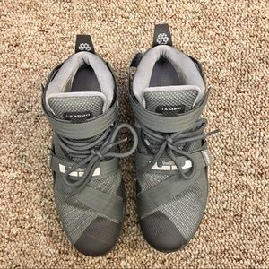 Lebron Soldier IX Size:7 Cool Gray/White Wolf Gray